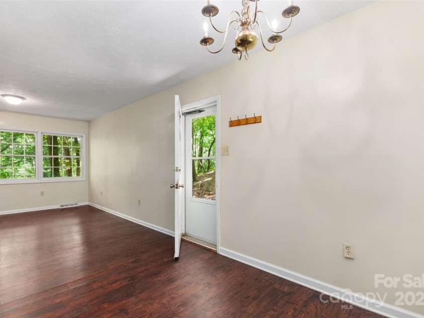 25 Evelake Drive, Asheville, NC 28806.  MLS# CAR4263535, YatesRealty ID 17942. 