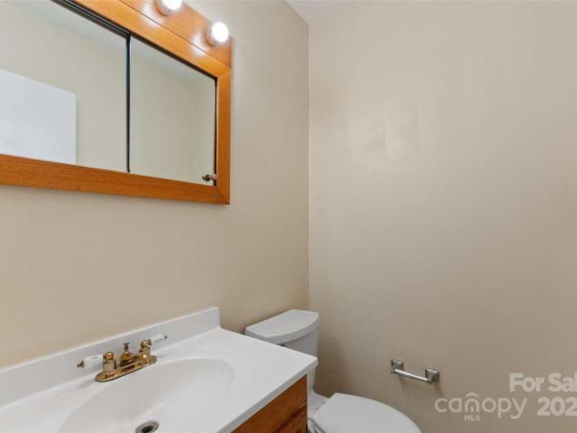 25 Evelake Drive, Asheville, NC 28806.  MLS# CAR4263535, YatesRealty ID 17942. 