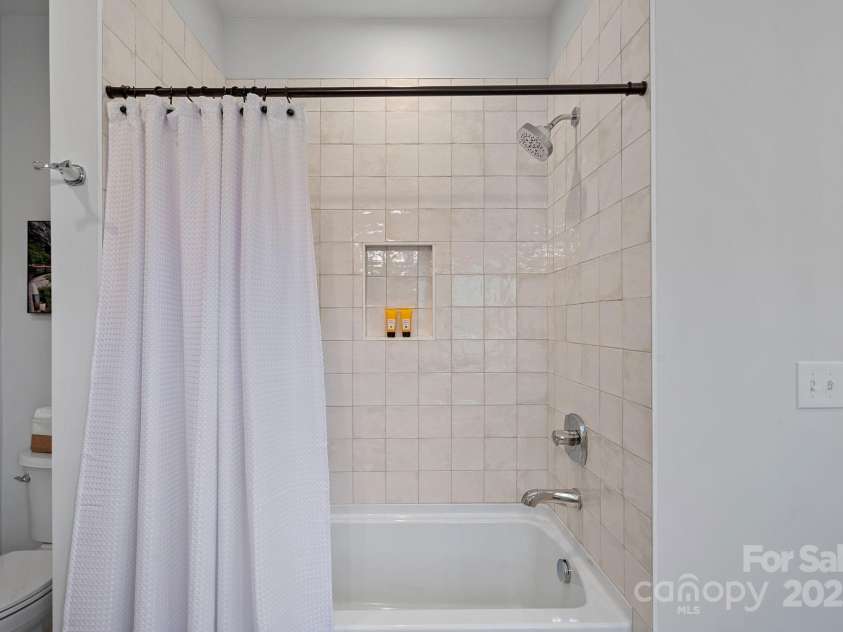 3228 Ford Road, Charlotte, NC 28205.  MLS# CAR4246155, YatesRealty ID 17943. 