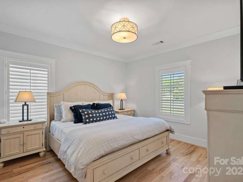 3228 Ford Road, Charlotte, NC 28205.  MLS# CAR4246155, YatesRealty ID 17943. 