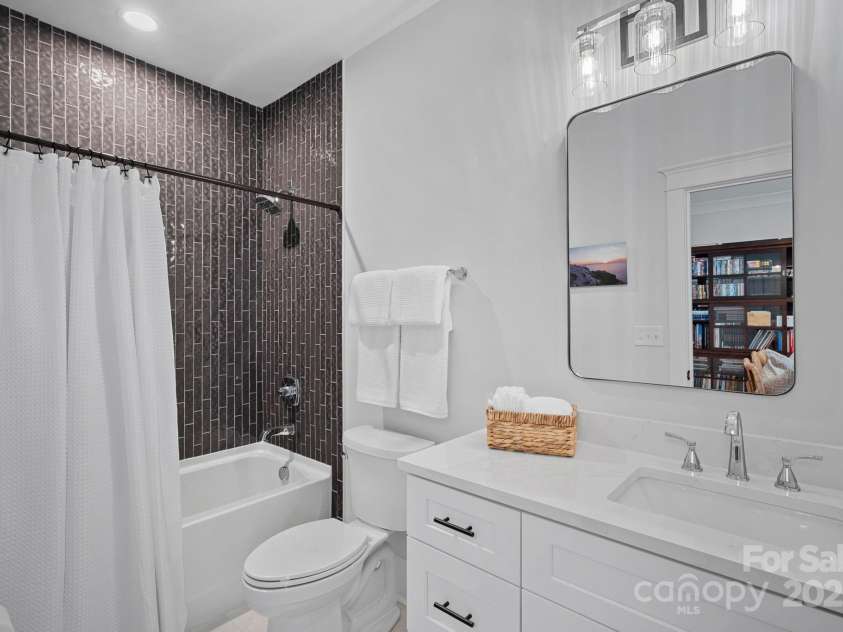 3228 Ford Road, Charlotte, NC 28205.  MLS# CAR4246155, YatesRealty ID 17943. 