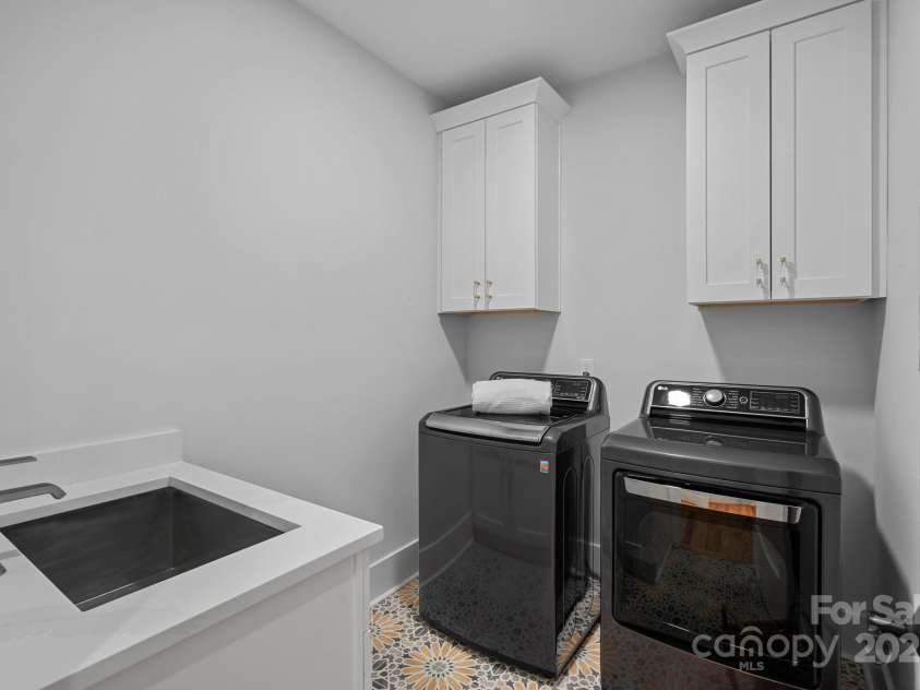 3228 Ford Road, Charlotte, NC 28205.  MLS# CAR4246155, YatesRealty ID 17943. 