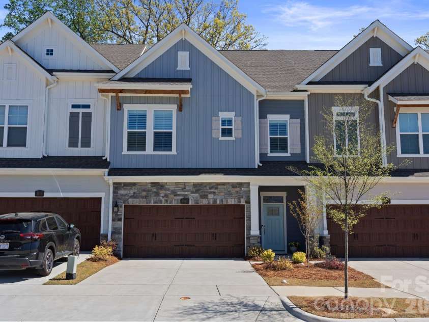 9043 Charles Francis Lane, Cornelius, NC 28031.  MLS# CAR4360316, YatesRealty ID 17944. Beautiful 2 car garage townhome