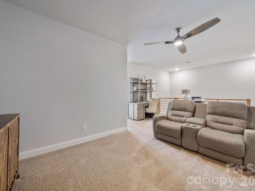 9043 Charles Francis Lane, Cornelius, NC 28031.  MLS# CAR4360316, YatesRealty ID 17944. Bonus room