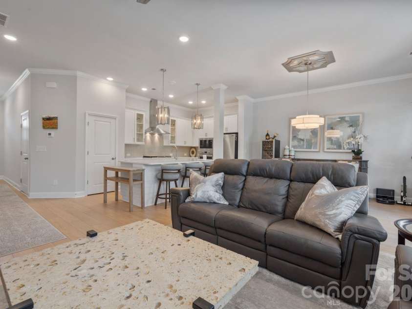 9043 Charles Francis Lane, Cornelius, NC 28031.  MLS# CAR4360316, YatesRealty ID 17944. Cozy living room
