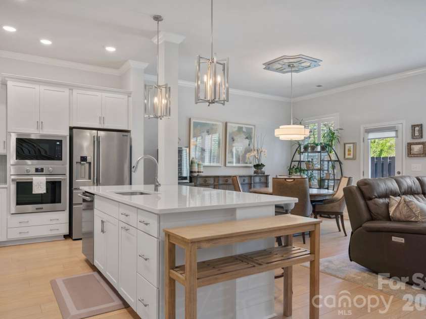 9043 Charles Francis Lane, Cornelius, NC 28031.  MLS# CAR4360316, YatesRealty ID 17944. Custom lighting