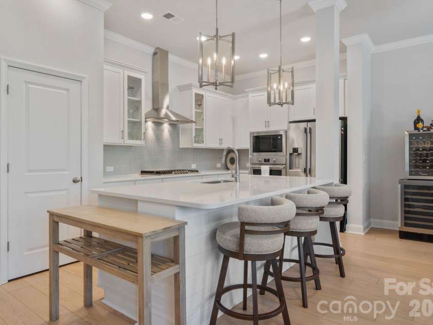 9043 Charles Francis Lane, Cornelius, NC 28031.  MLS# CAR4360316, YatesRealty ID 17944. Open floor plan