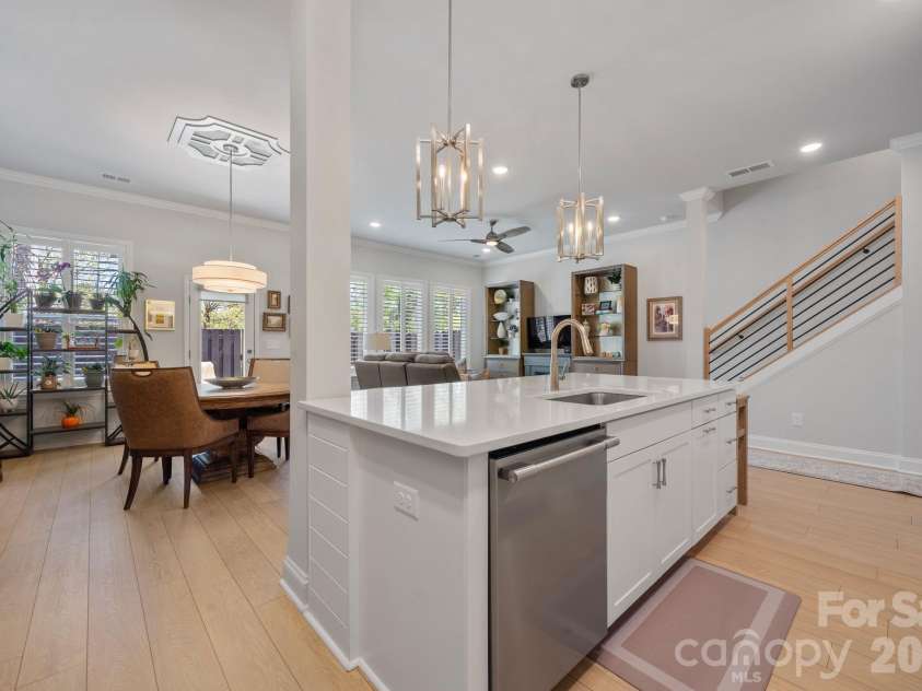 9043 Charles Francis Lane, Cornelius, NC 28031.  MLS# CAR4360316, YatesRealty ID 17944. Spacious for entertaing and comfort
