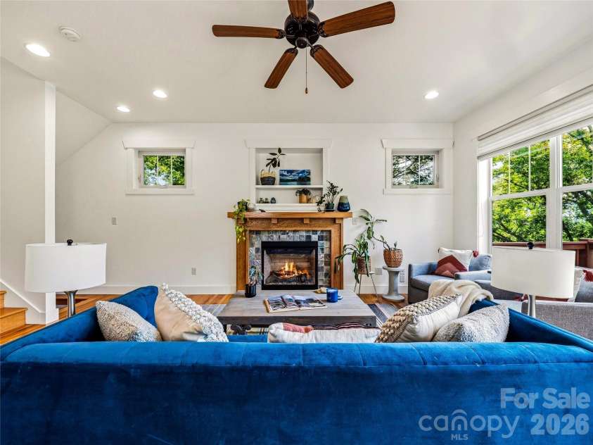 14 Sunset Drive, Asheville, NC 28804.  MLS# CAR4389436, YatesRealty ID 17945. 