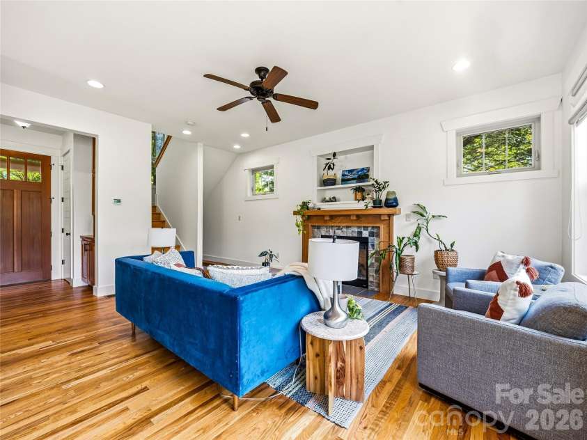 14 Sunset Drive, Asheville, NC 28804.  MLS# CAR4389436, YatesRealty ID 17945. 