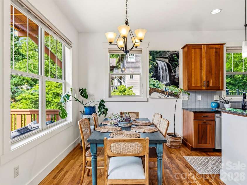 14 Sunset Drive, Asheville, NC 28804.  MLS# CAR4389436, YatesRealty ID 17945. 