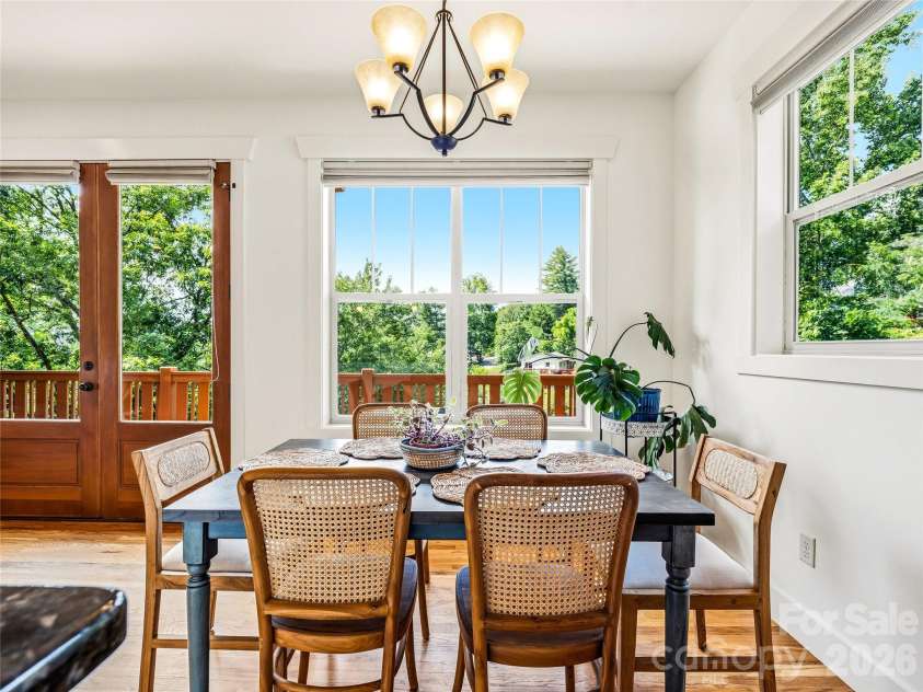 14 Sunset Drive, Asheville, NC 28804.  MLS# CAR4389436, YatesRealty ID 17945. 