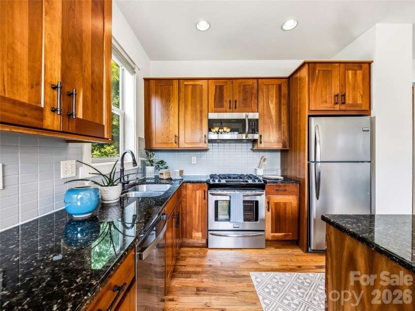 14 Sunset Drive, Asheville, NC 28804.  MLS# CAR4389436, YatesRealty ID 17945. 