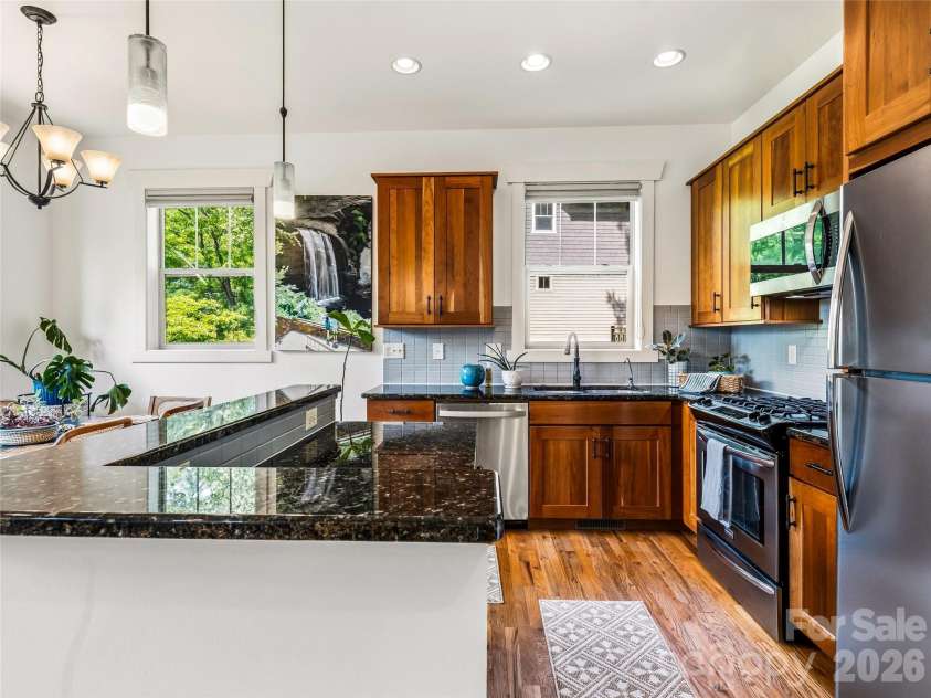 14 Sunset Drive, Asheville, NC 28804.  MLS# CAR4389436, YatesRealty ID 17945. 