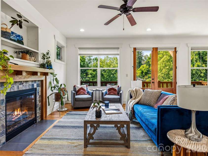 14 Sunset Drive, Asheville, NC 28804.  MLS# CAR4389436, YatesRealty ID 17945. 