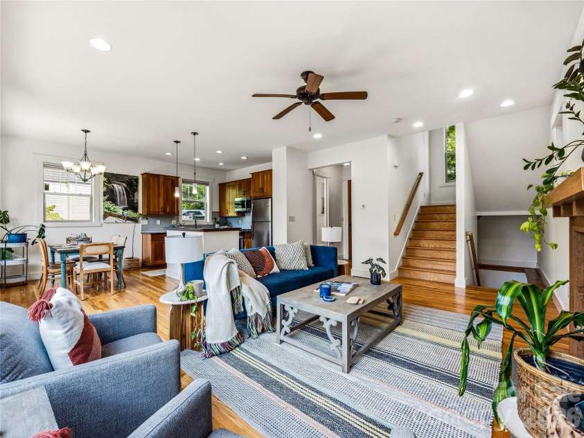 14 Sunset Drive, Asheville, NC 28804.  MLS# CAR4389436, YatesRealty ID 17945. 