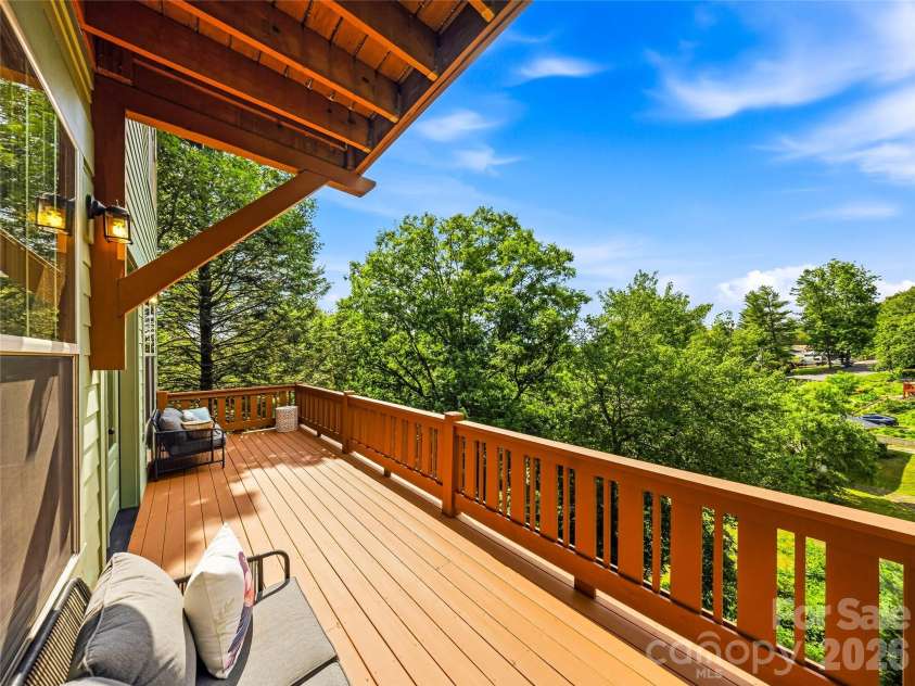14 Sunset Drive, Asheville, NC 28804.  MLS# CAR4389436, YatesRealty ID 17945. 
