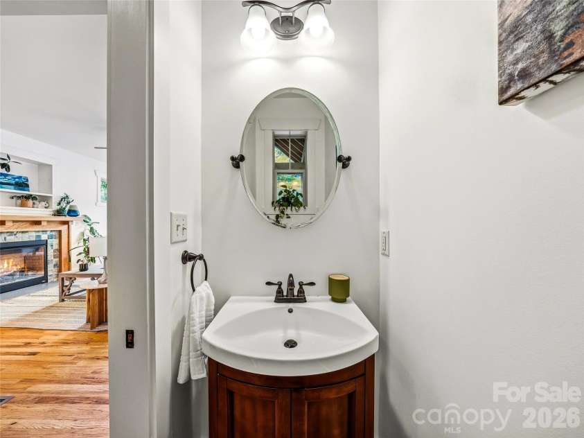 14 Sunset Drive, Asheville, NC 28804.  MLS# CAR4389436, YatesRealty ID 17945. Half bath on main level