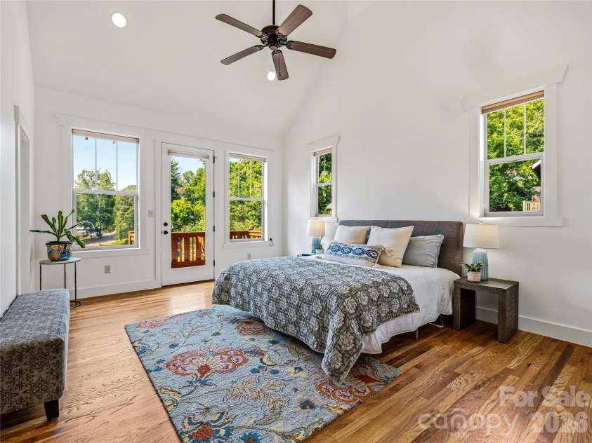 14 Sunset Drive, Asheville, NC 28804.  MLS# CAR4389436, YatesRealty ID 17945. Spacious Primary suite with private deck