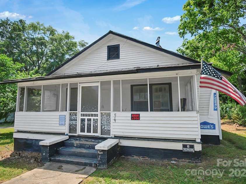 514 Martin Street, Shelby, NC 28150.  MLS# CAR4258187, YatesRealty ID 17947. 