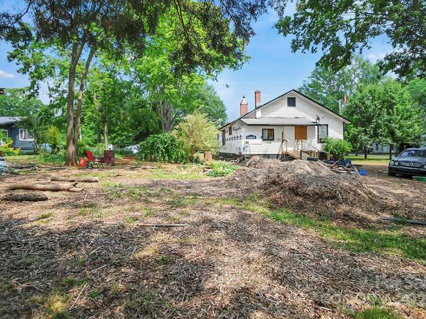 514 Martin Street, Shelby, NC 28150.  MLS# CAR4258187, YatesRealty ID 17947. 
