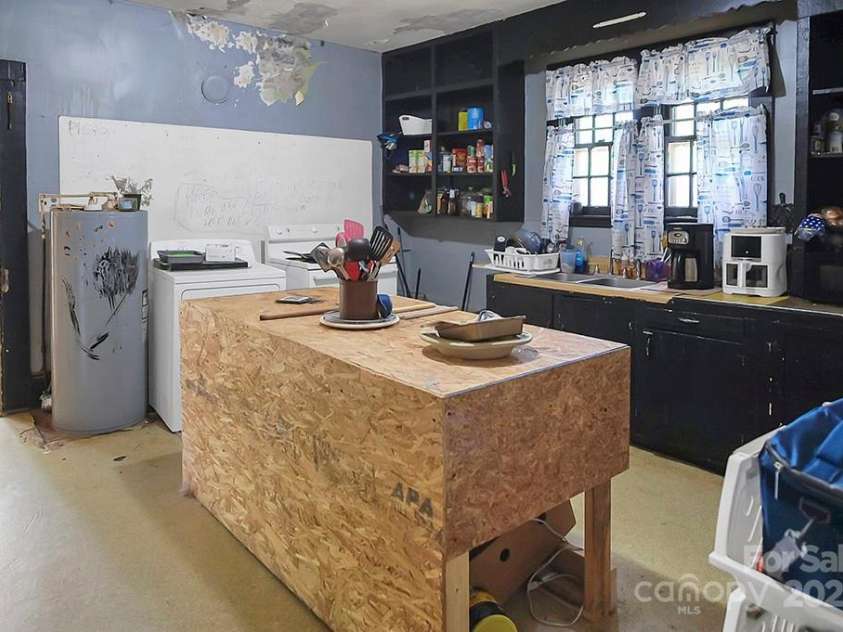 514 Martin Street, Shelby, NC 28150.  MLS# CAR4258187, YatesRealty ID 17947. 