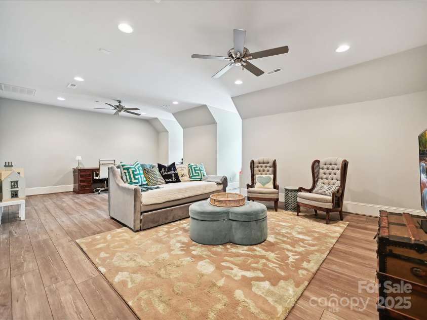6128 Fletcher Circle, Charlotte, NC 28226.  MLS# CAR4259119, YatesRealty ID 17948. Bonus Room