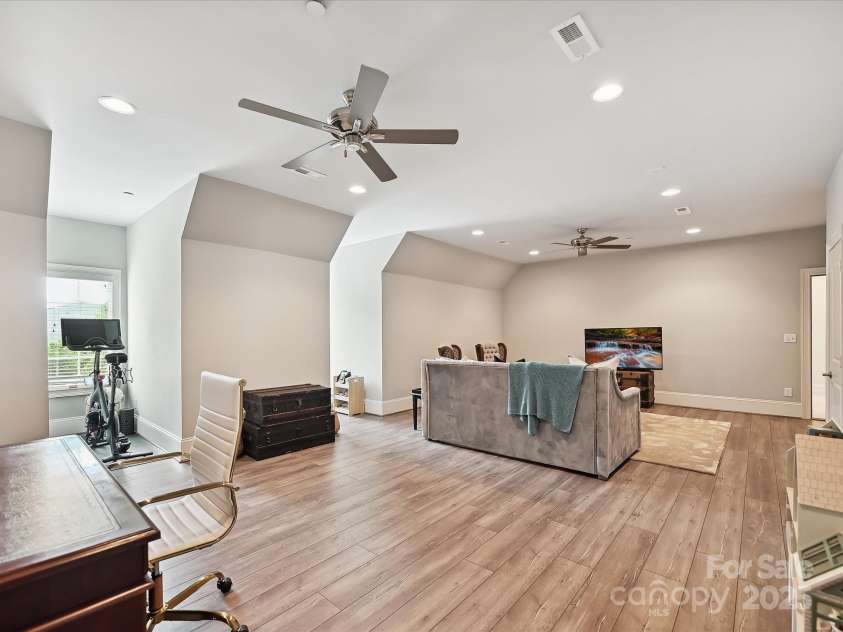 6128 Fletcher Circle, Charlotte, NC 28226.  MLS# CAR4259119, YatesRealty ID 17948. Bonus Room