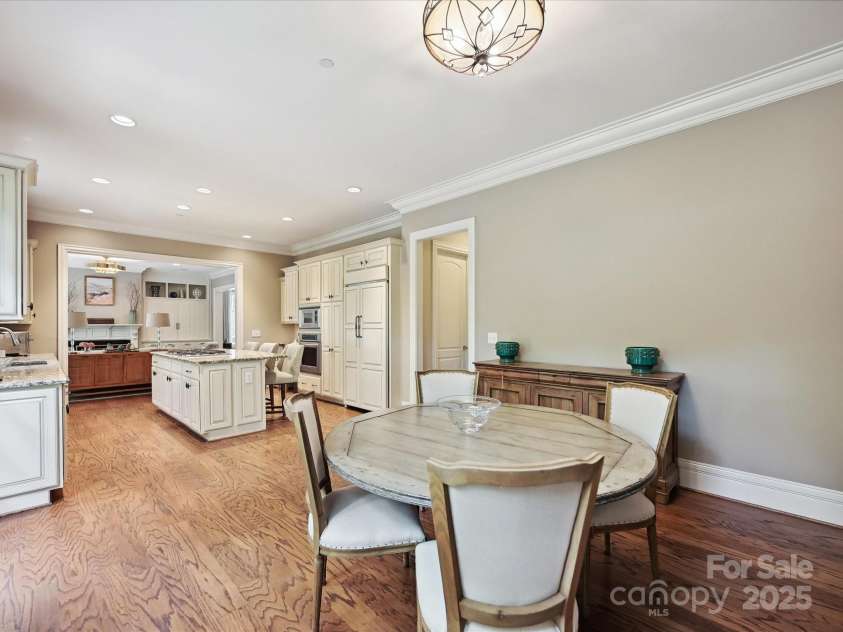 6128 Fletcher Circle, Charlotte, NC 28226.  MLS# CAR4259119, YatesRealty ID 17948. Breakfast Area