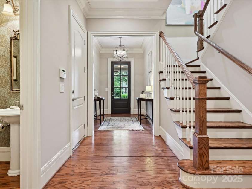6128 Fletcher Circle, Charlotte, NC 28226.  MLS# CAR4259119, YatesRealty ID 17948. Foyer