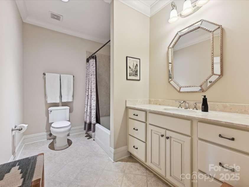 6128 Fletcher Circle, Charlotte, NC 28226.  MLS# CAR4259119, YatesRealty ID 17948. Full Bath