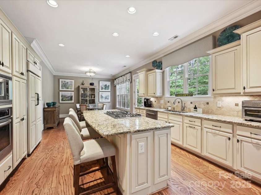 6128 Fletcher Circle, Charlotte, NC 28226.  MLS# CAR4259119, YatesRealty ID 17948. Kitchen