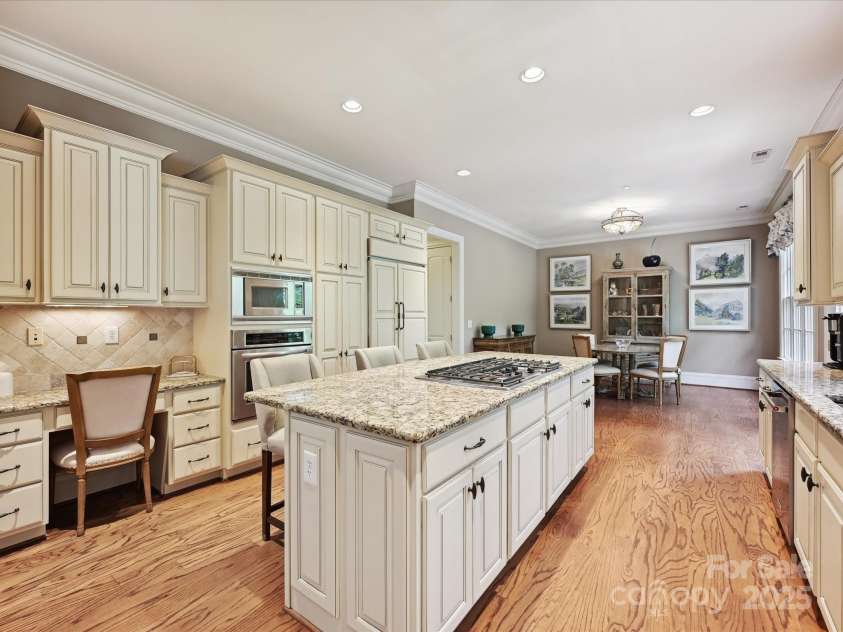 6128 Fletcher Circle, Charlotte, NC 28226.  MLS# CAR4259119, YatesRealty ID 17948. Kitchen