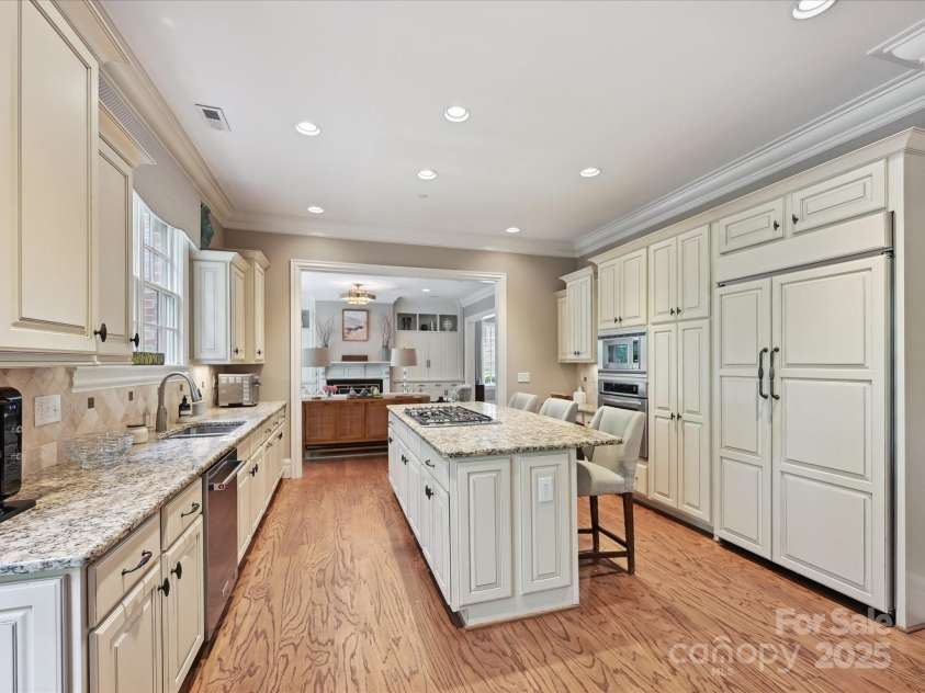 6128 Fletcher Circle, Charlotte, NC 28226.  MLS# CAR4259119, YatesRealty ID 17948. Kitchen