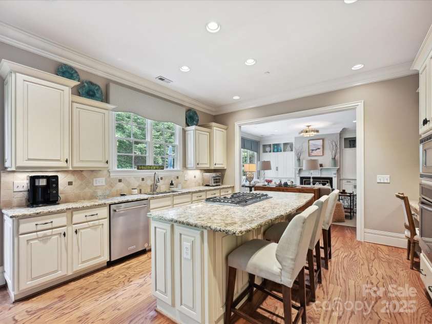 6128 Fletcher Circle, Charlotte, NC 28226.  MLS# CAR4259119, YatesRealty ID 17948. Kitchen