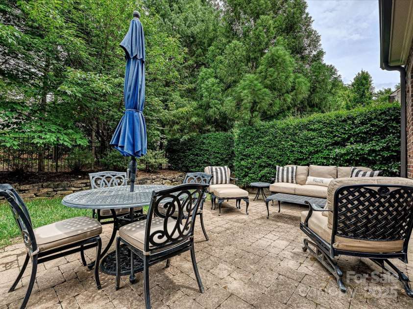 6128 Fletcher Circle, Charlotte, NC 28226.  MLS# CAR4259119, YatesRealty ID 17948. Patio
