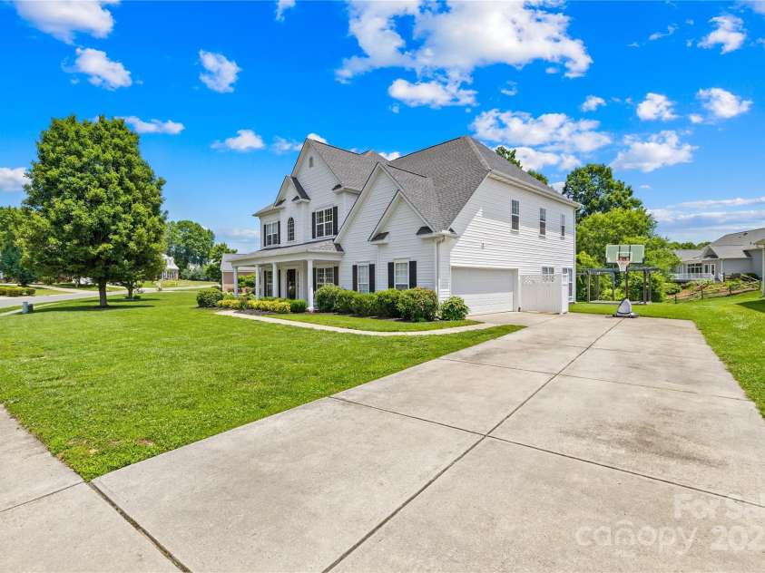 112 Doyle Farm Lane, Mooresville, NC 28115.  MLS# CAR4268359, YatesRealty ID 17949. 