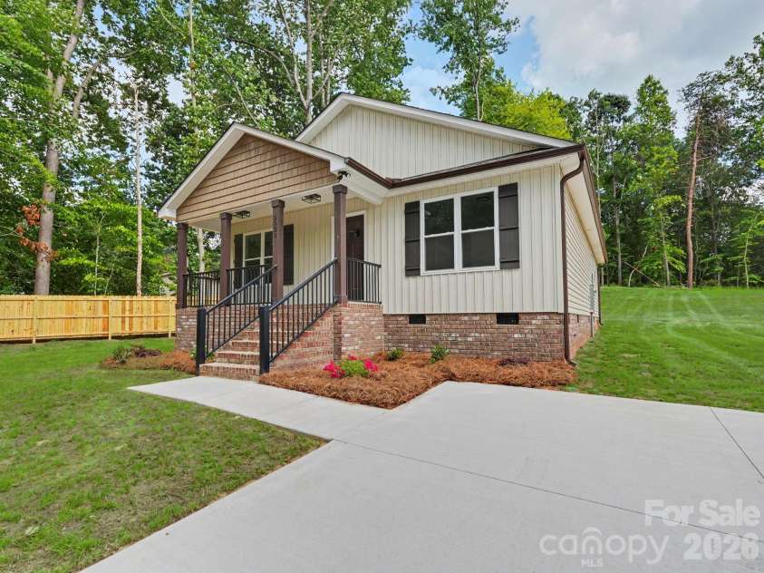 5033 Macon Street, Kannapolis, NC 28081.  MLS# CAR4363229, YatesRealty ID 17949. 