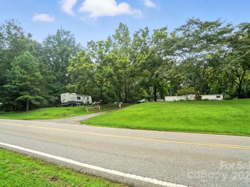 450 Dixon School Road, Kings Mountain, NC 28086.  MLS# CAR4291938, YatesRealty ID 1795. Subject street