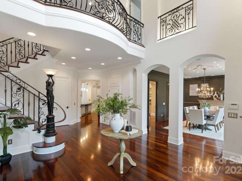 1118 Seminole Drive, Fort Mill, SC 29707.  MLS# CAR4256209, YatesRealty ID 17950. 2 story foyer