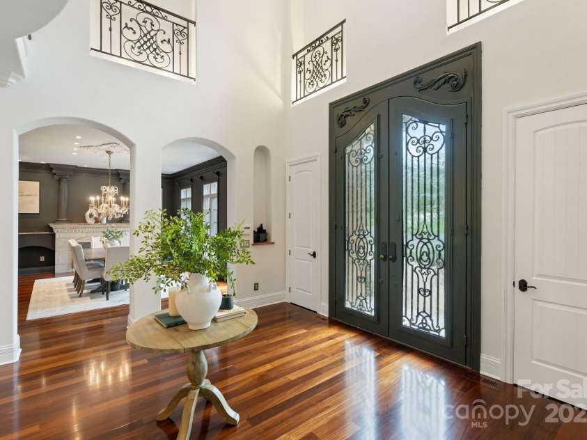 1118 Seminole Drive, Fort Mill, SC 29707.  MLS# CAR4256209, YatesRealty ID 17950. Grande foyer