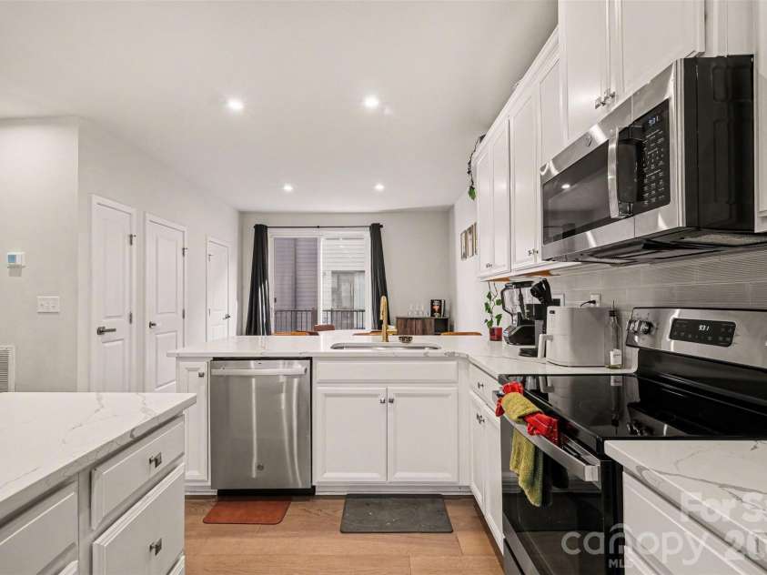 6111 Station Crossing Avenue, Charlotte, NC 28217.  MLS# CAR4364063, YatesRealty ID 17950. 