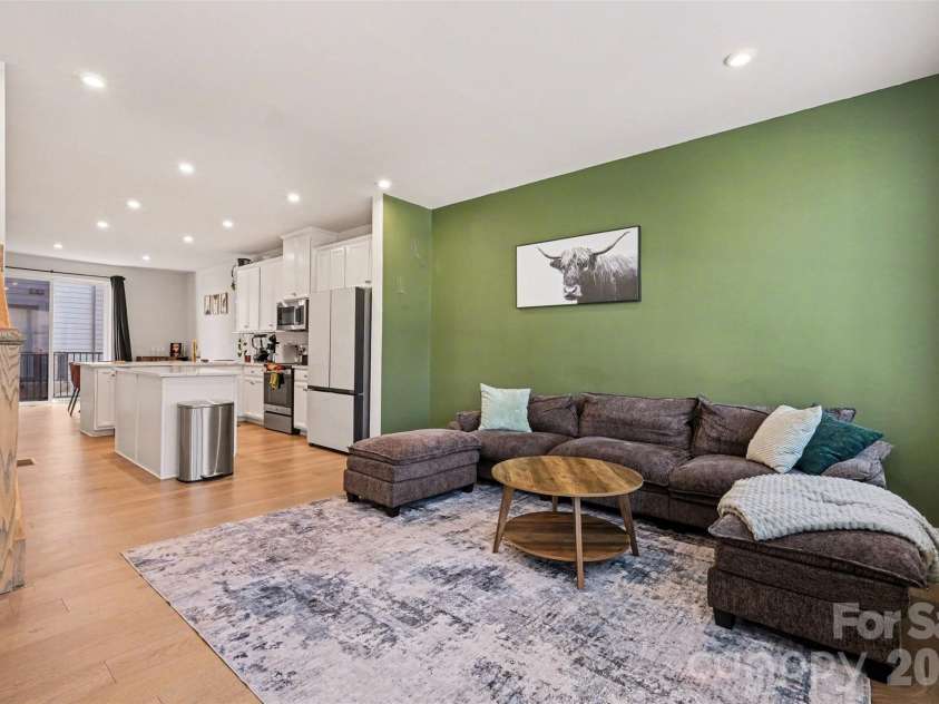 6111 Station Crossing Avenue, Charlotte, NC 28217.  MLS# CAR4364063, YatesRealty ID 17950. Spacious, open floorplan, offering tons of natural lighting and open conversations