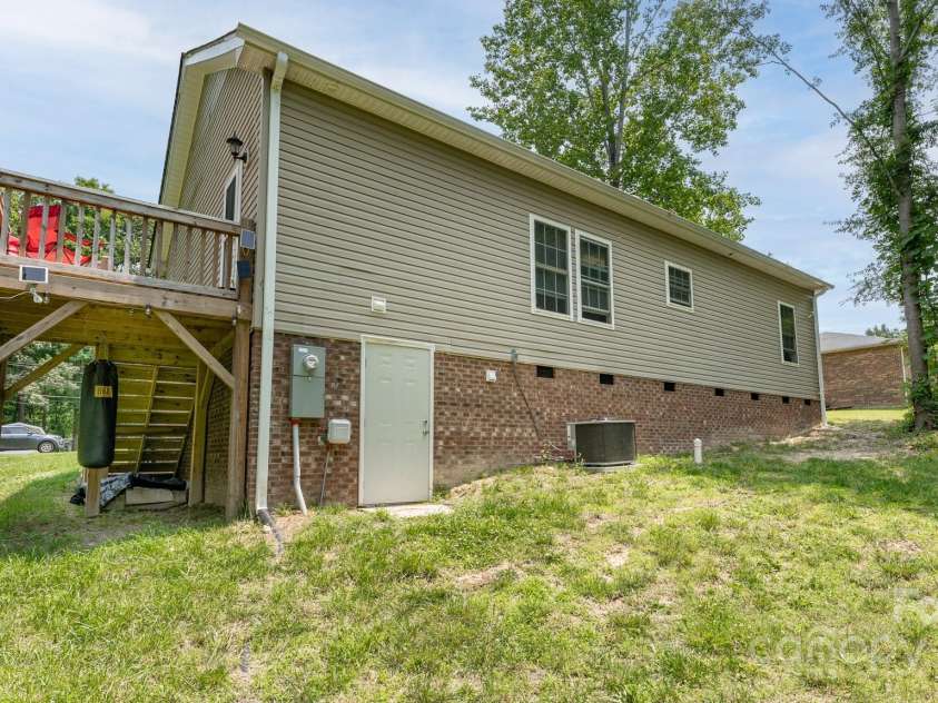 119 Wade Drive, Kings Mountain, NC 28086.  MLS# CAR4265164, YatesRealty ID 17951. 