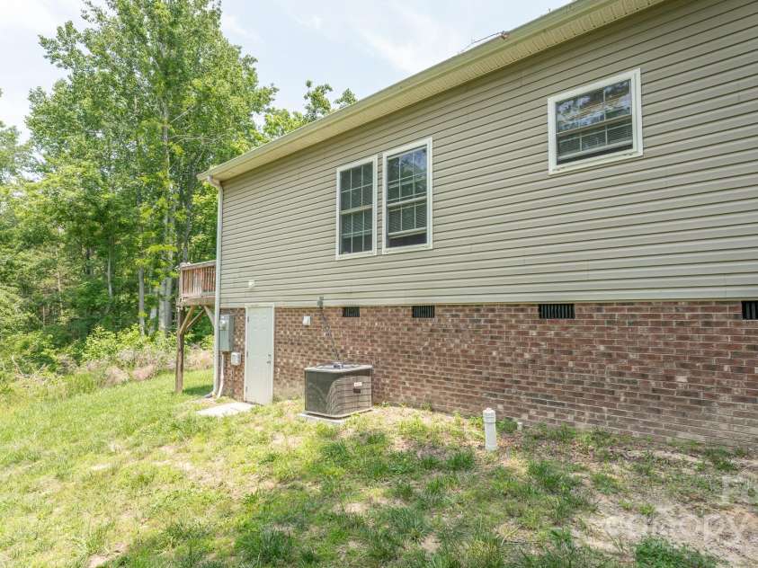 119 Wade Drive, Kings Mountain, NC 28086.  MLS# CAR4265164, YatesRealty ID 17951. 