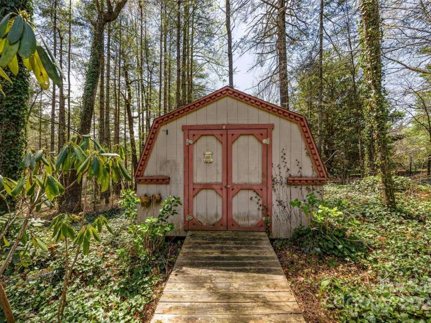 4030 Little River Road, Hendersonville, NC 28739.  MLS# CAR4242062, YatesRealty ID 17952. 