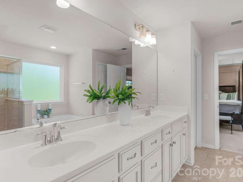 5000 Lily Pond Circle, Waxhaw, NC 28173.  MLS# CAR4369036, YatesRealty ID 17954. Primary bathroom