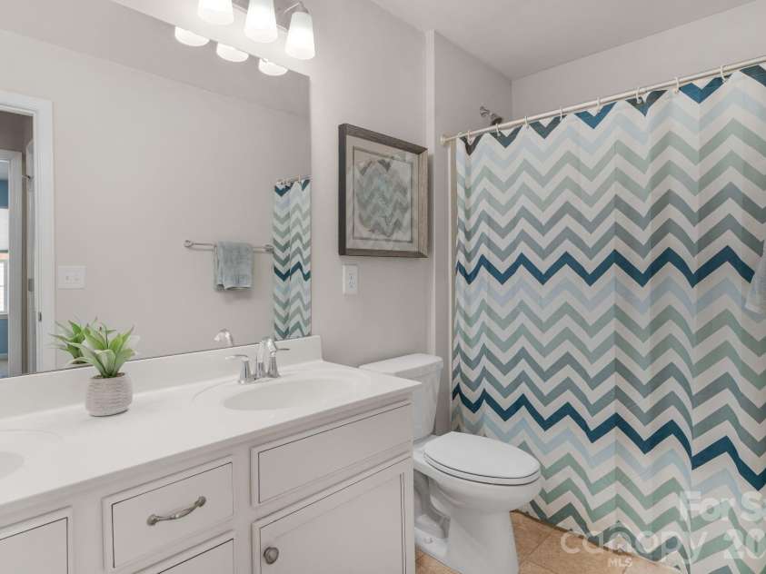 5000 Lily Pond Circle, Waxhaw, NC 28173.  MLS# CAR4369036, YatesRealty ID 17954. Second floor full bathroom