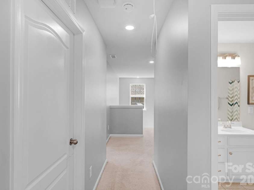 5000 Lily Pond Circle, Waxhaw, NC 28173.  MLS# CAR4369036, YatesRealty ID 17954. Second floor hallway