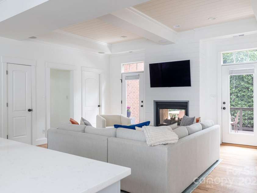 1833 The Plaza, Charlotte, NC 28205.  MLS# CAR4265071, YatesRealty ID 17955. 